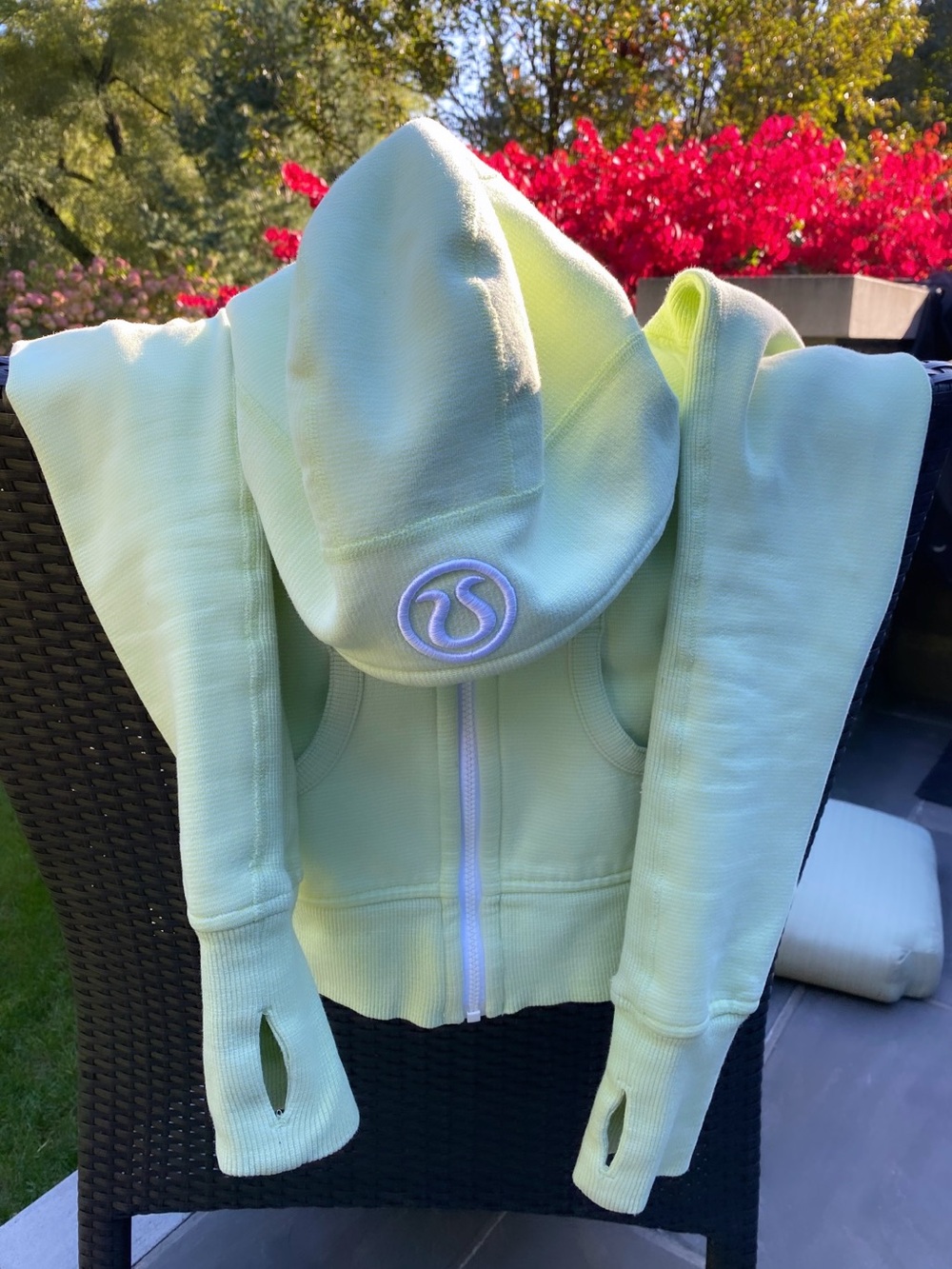 lululemon athletica soft mint green size 4